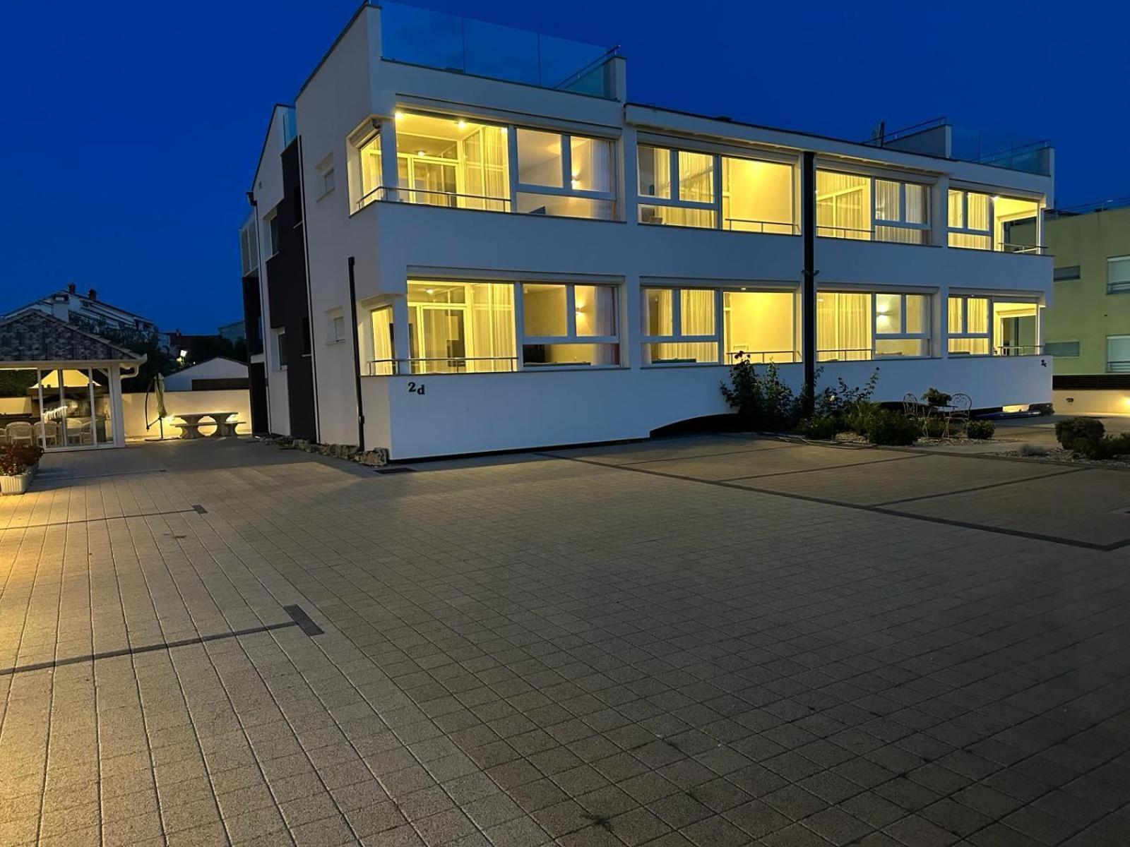 Apartments Laura 1 Привлака Экстерьер фото